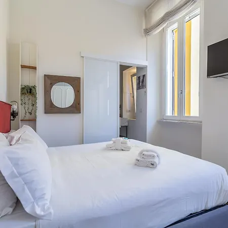 Iflat Contemporary Design Living In Apartment Rome